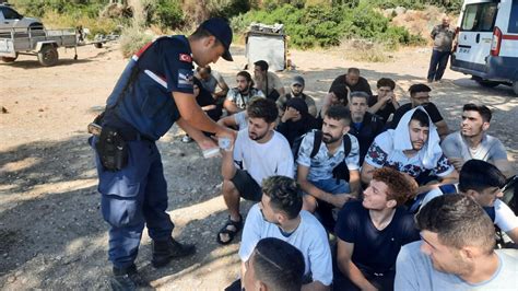 İ­z­m­i­r­­d­e­ ­3­6­ ­g­ö­ç­m­e­n­ ­y­a­k­a­l­a­n­d­ı­